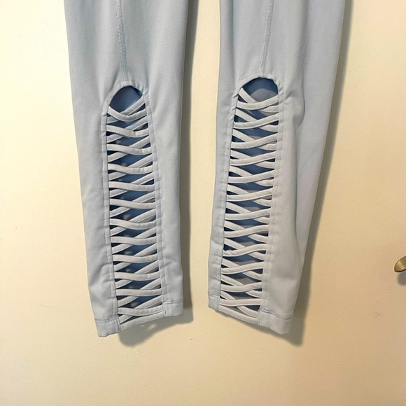 Yogalicious Perrywinkle Ankle Length Cut-out Accent Leggings Small - Picture 2 of 7
